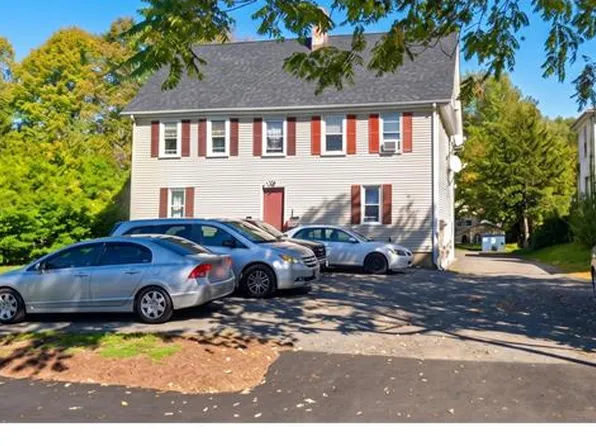 220 Weir St APT 4, Taunton, MA 02780
