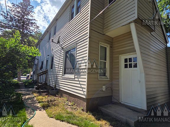 3rd image of 16 9th Ave NE APT 1