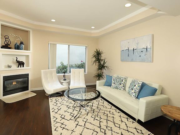 5th image of 18644 Clark St Unit 8