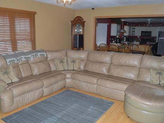 3rd image of 15505 Lakeview Dr