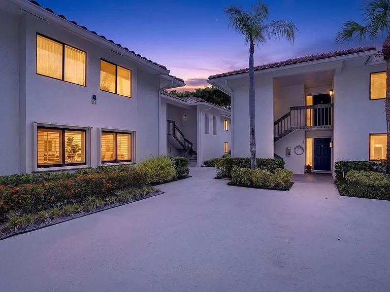 65 Pelican Pointe Dr #2030 — Photo 6