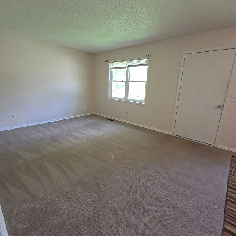 2 bed, 1.0 bath, 936 sqft, $1,100 — Photo 2