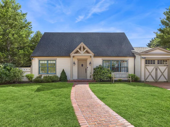 1 Meadowgrass Ln, Southampton, NY 11968