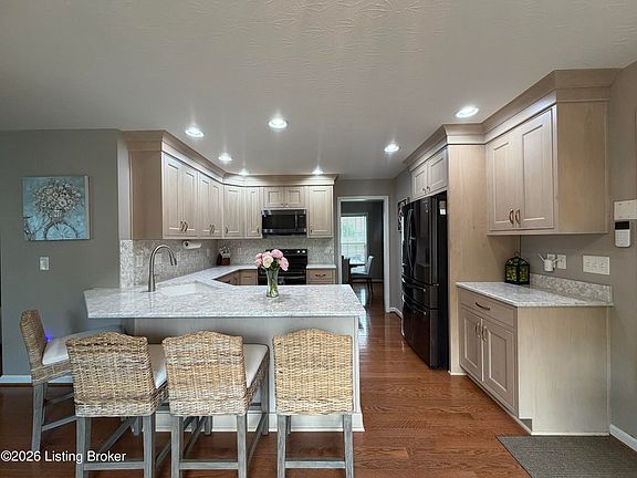 5th image of 242 Riley Way