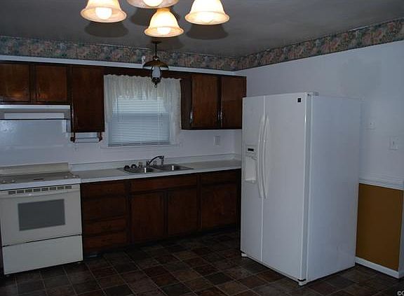 5th image of 1409 E Washington St