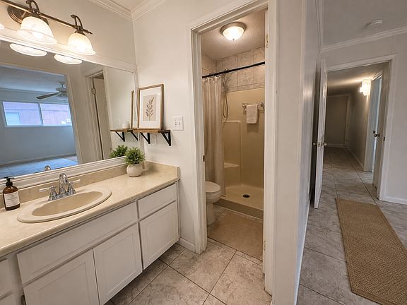 5th image of 32 7th Ave Unit 117