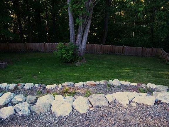 Large Back Yard Backs up to Cove