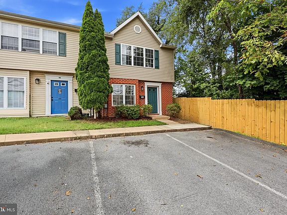 4th image of 112 Music Ct