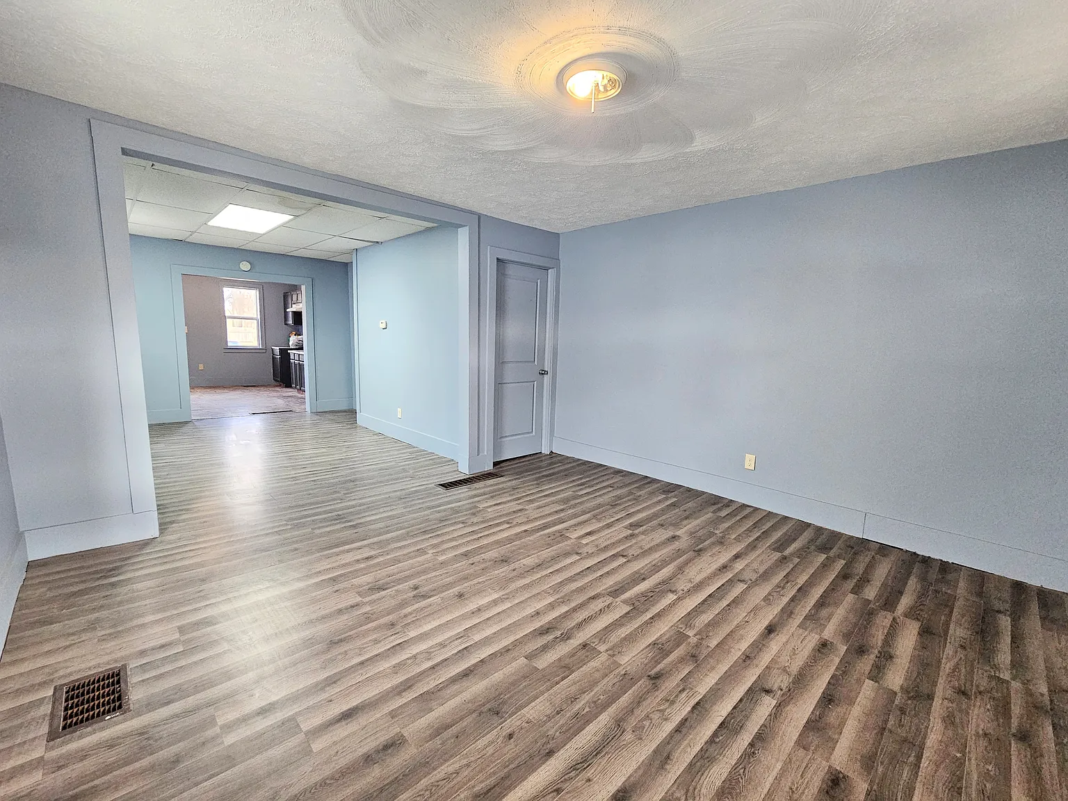 2 bed, 1010 sqft, $675 — Photo 3