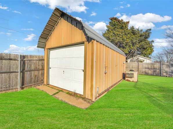 728 N Stadium Dr, Hobart, OK 73651