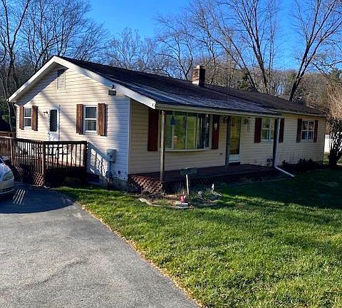 3rd image of 408 Baker Ln