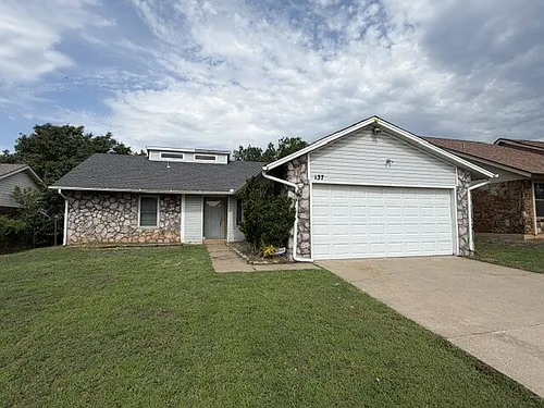137 Oak Tree Dr Photo 1 137 Oak Tree Dr Photo 1