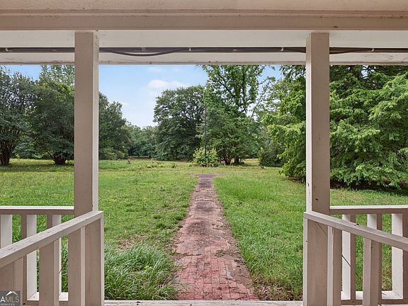 5th image of 215 Boone Rd