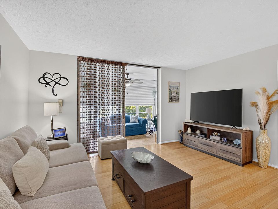 1st image of 11 Willowbrook Lane #204
