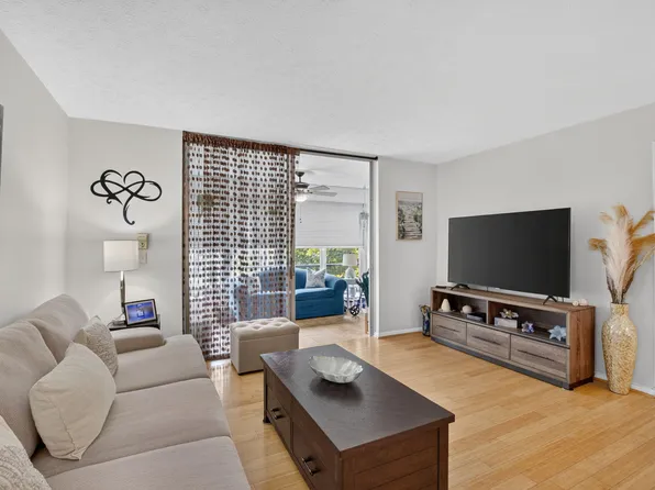 11 Willowbrook Lane #204, Delray Beach, FL 33446