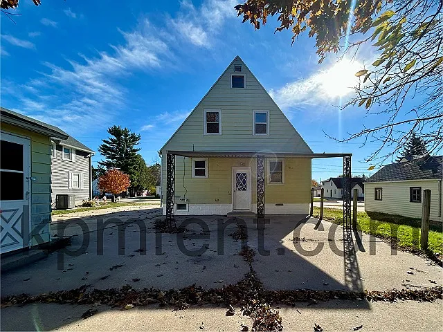 2113 Oakland Avenue East - 1 — Photo 2