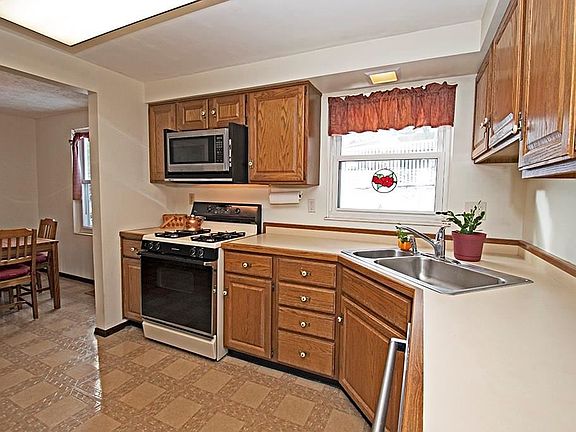 5th image of 450 Oaklawn Dr