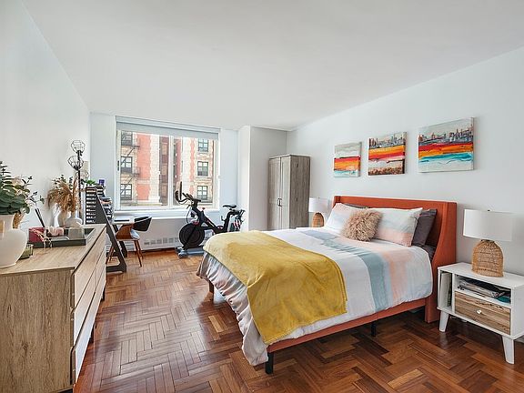 3rd image of 2373 Broadway APT 307
