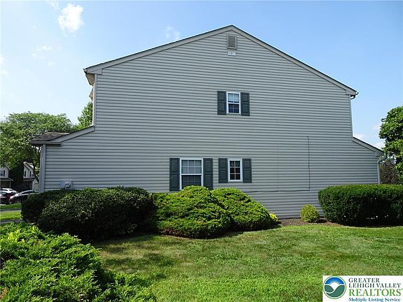 3rd image of 4122 Rexford Dr