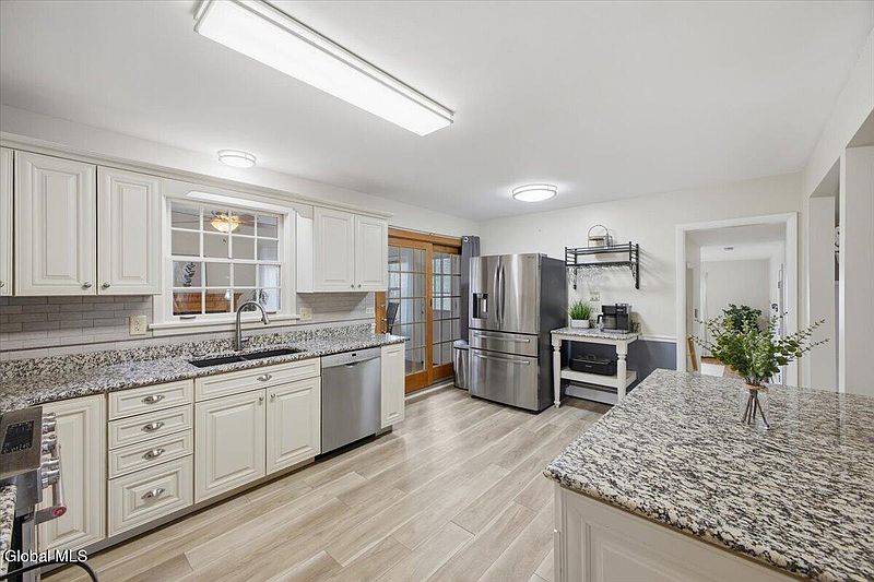 2nd image of 16 Hearthside Drive