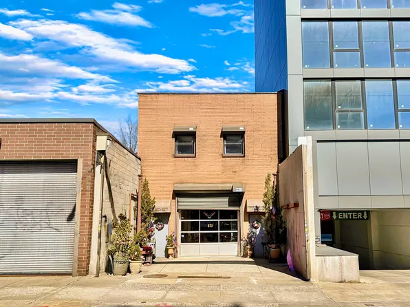 821 39th Street image 1 of 12