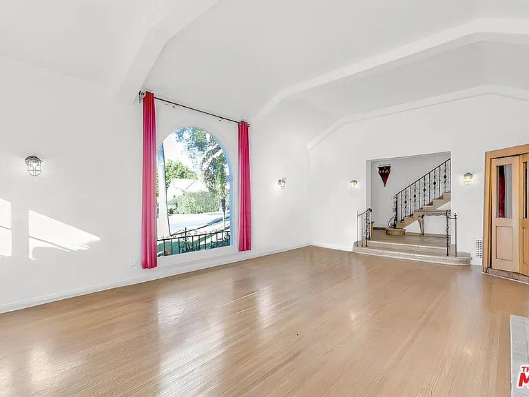 1530 Valley View Rd — Photo 25