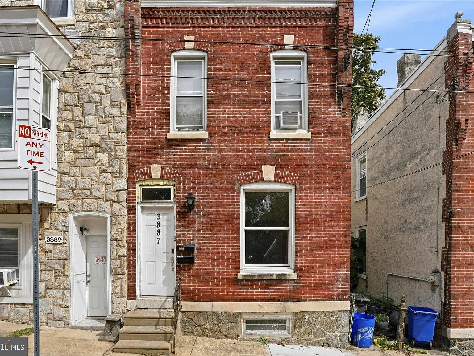 3 bed, 1.0 bath, 1598 sqft, $2,250 — Photo 1