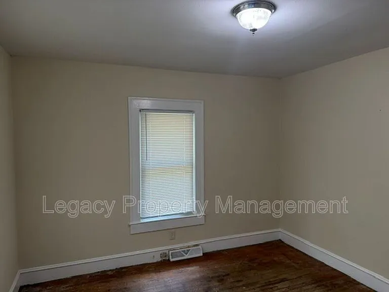 1511 Albright Ave — Photo 5