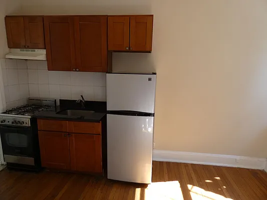 Rented by Karten Real Estate Services LLC | media 9