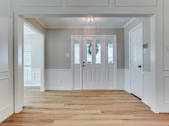 3rd image of 4425 Barwyn Ln