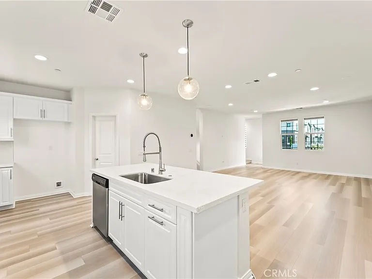 8916 Jasmine Dr — Photo 14