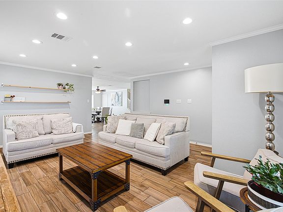 4th image of 807 Yellowstone Dr