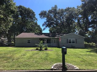 3 Half Hollow Rd, Selden, NY 11784