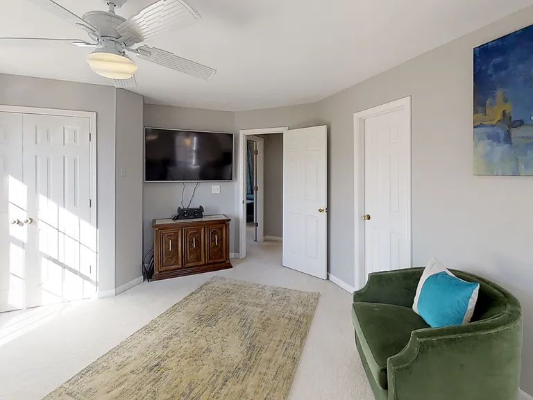 115 Thistlewood Ln — Photo 32