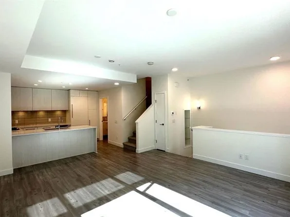 2035 Glenaire Dr #259, North Vancouver, BC V7P 1Y2