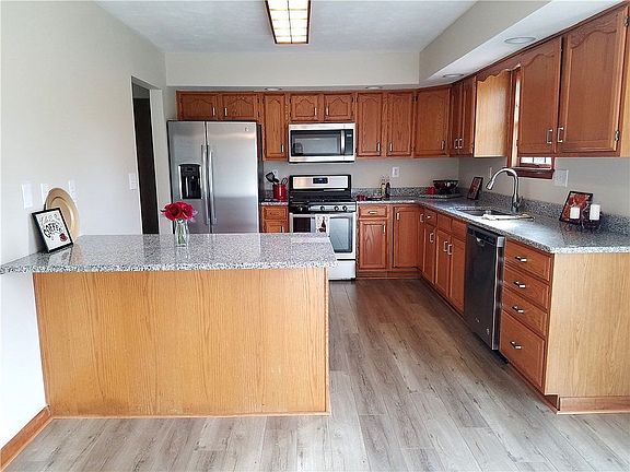 4th image of 107 Jenny Dr