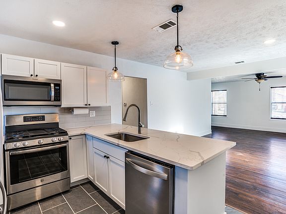 3rd image of 2837 Cherrywood Ave