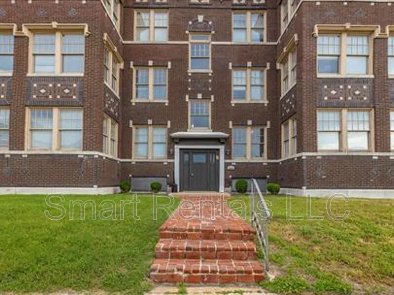 2 bed, 1.0 bath, 850 sqft, $949 — Photo 1