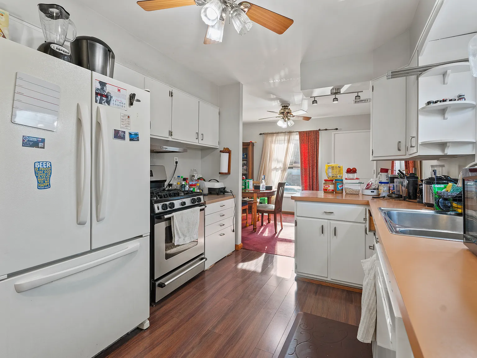 4 bed, 2500 sqft, $3,195 — Photo 4