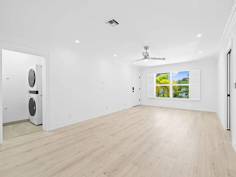1105 Bel Air Dr #C — Photo 31
