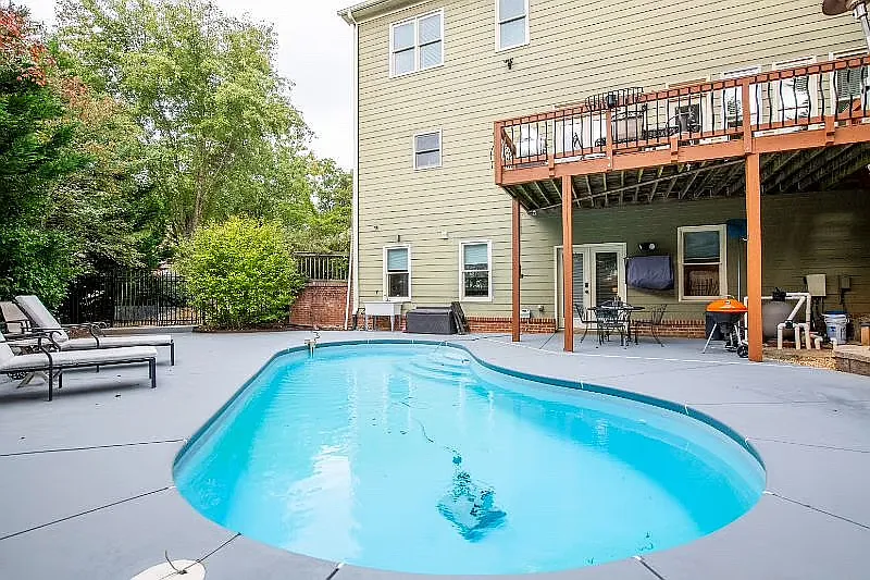 4 bed, 3.5 bath, 3950 sqft, $5,700 — Photo 4