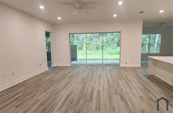 3 bed, 2487 sqft, $2,500 — Photo 2
