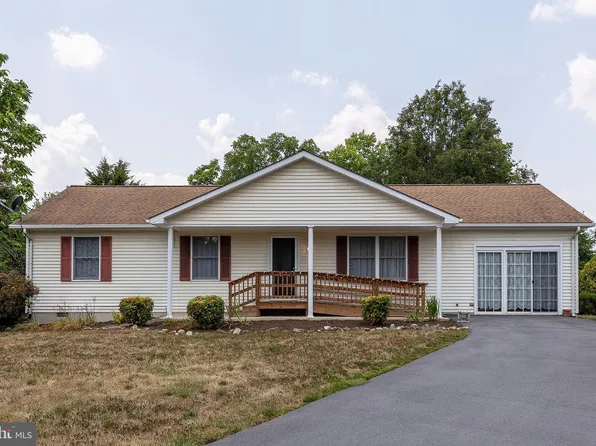 105 Price Dr, Winchester, VA 22602