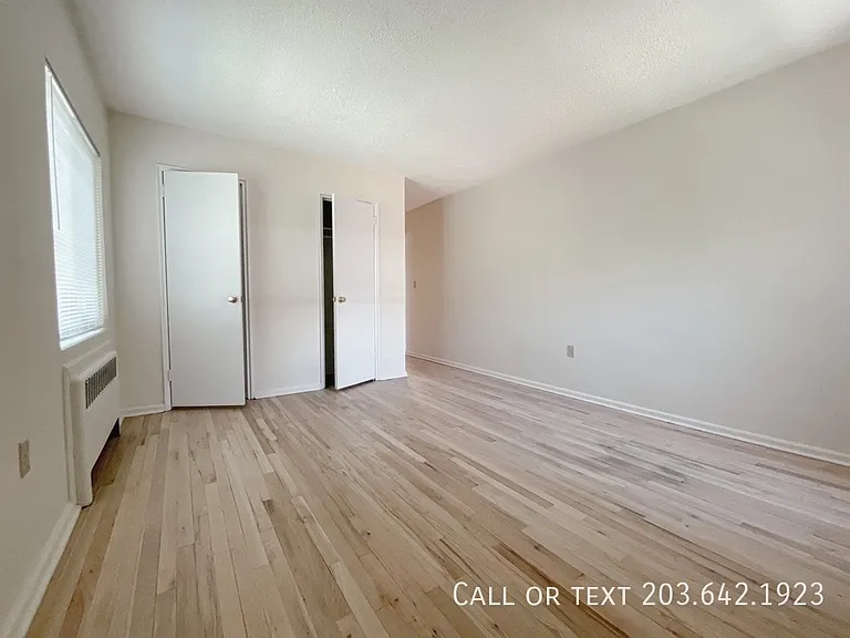 570 Whitney Ave — Photo 7