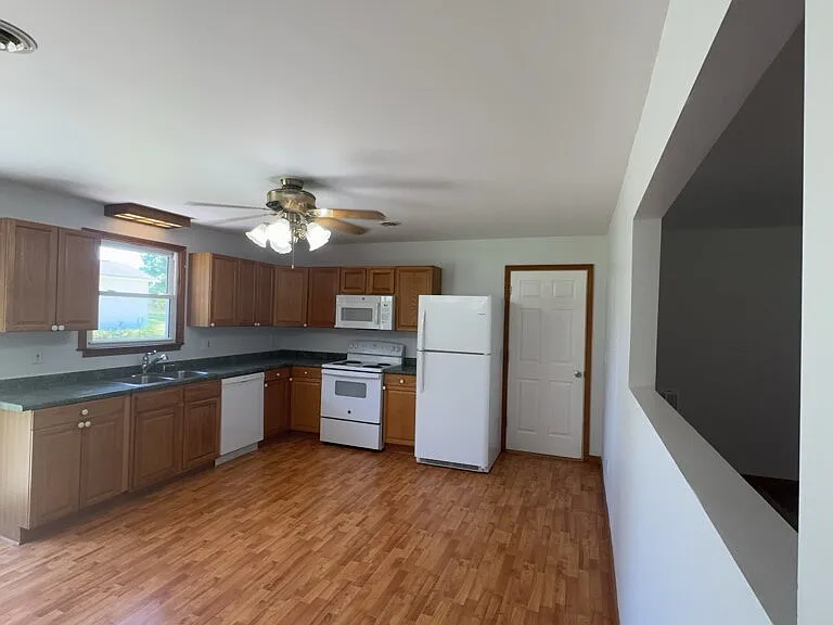 94 Vandergrift Dr — Photo 9