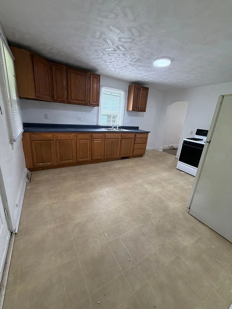 2 bedroom townhome in Bentworth School District! — Photo 1