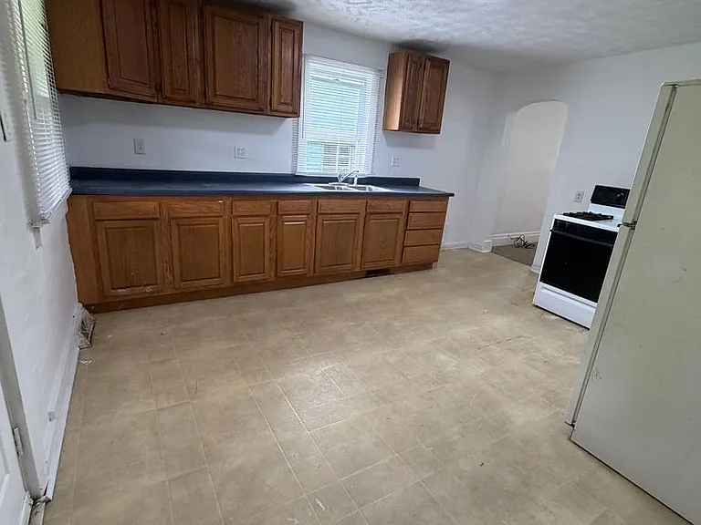 31 Maple St — Photo 1