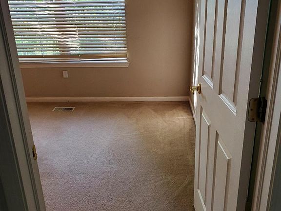 3rd image of 3317 Stratford Ct