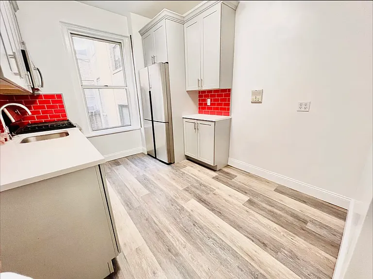 730 W 183rd St #2C — Photo 4