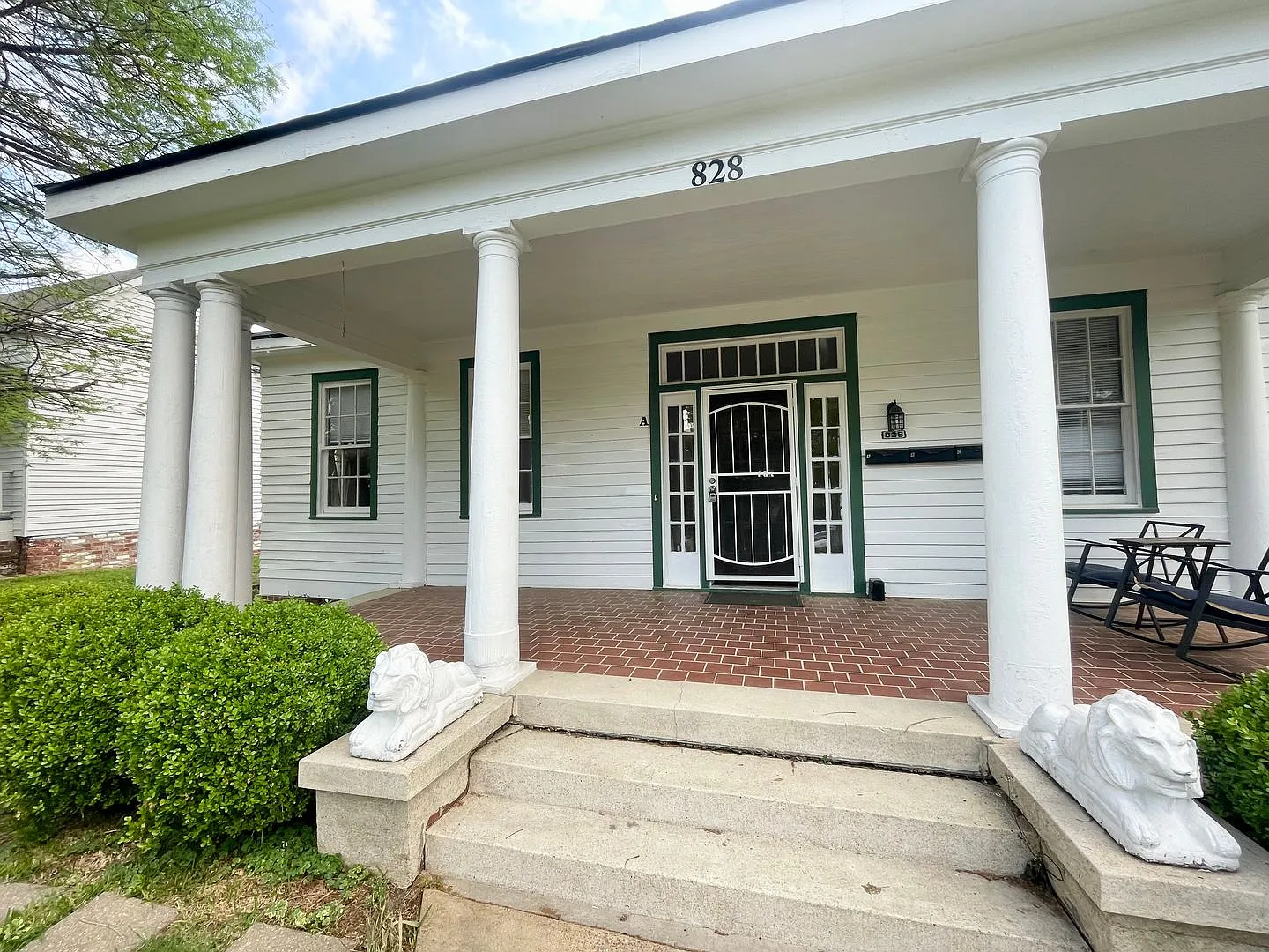828 Jefferson St — Photo 2